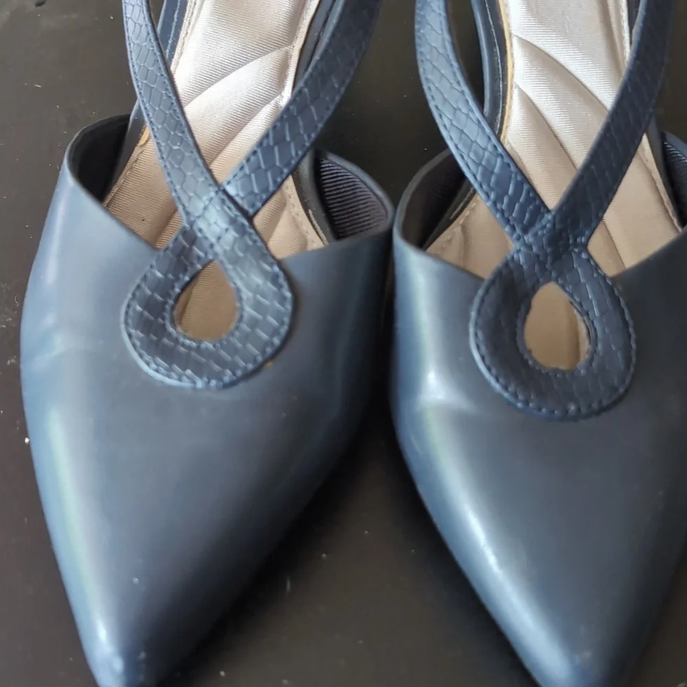 Heels - Picture 4 of 4